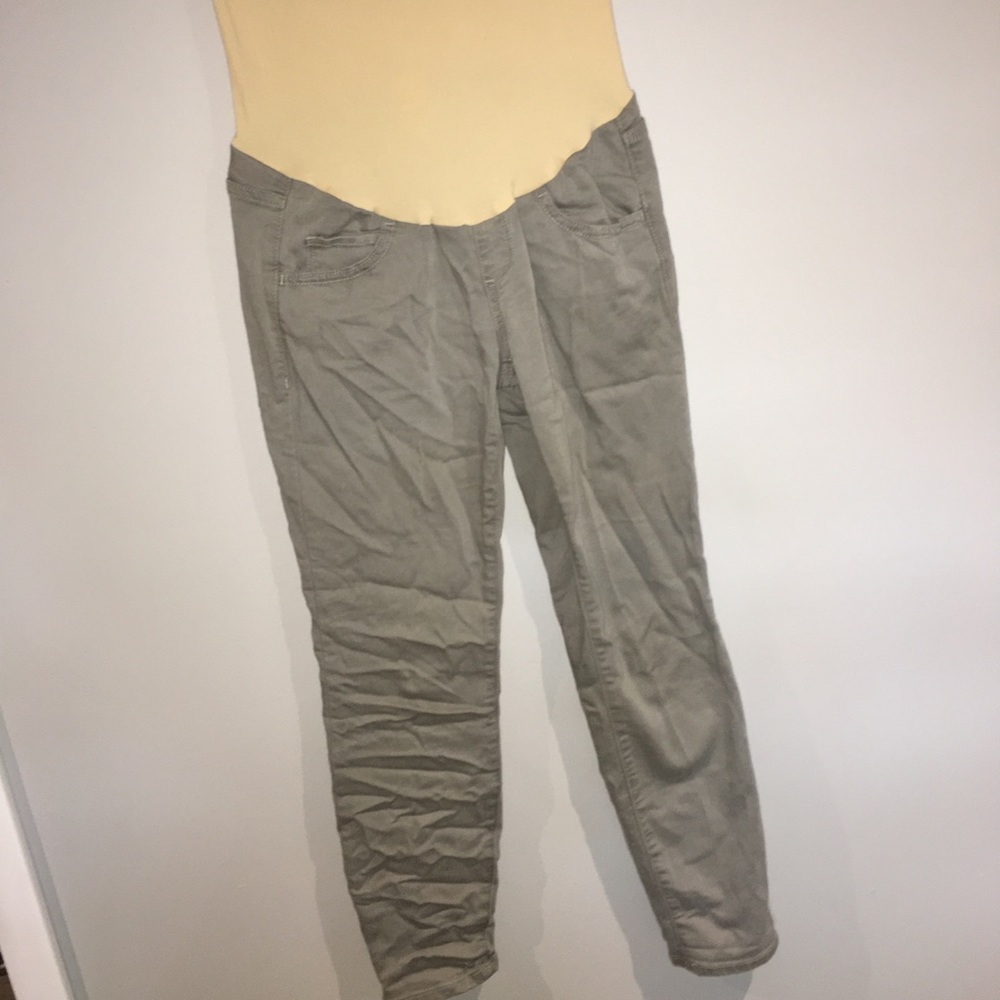 Maternity cropped pants